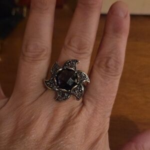 Elegant Silver and Black Floral Ring